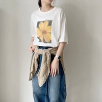 FlowerプリントTシャツ