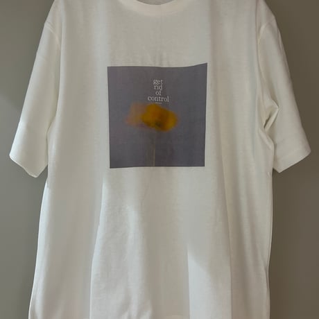 コンパクトフラワープリントTシャツ