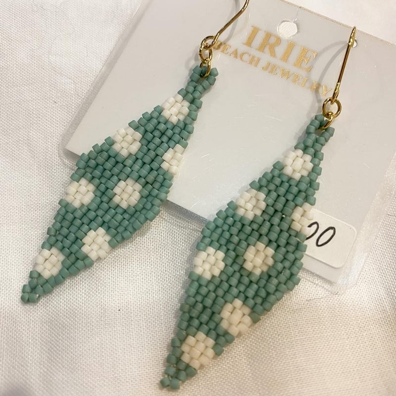グリーン系　ビジュー　ピアス　ハンドメイド　イヤリング変更可 オンライン限定色】ビジューアシメのイヤリング/ピアス green