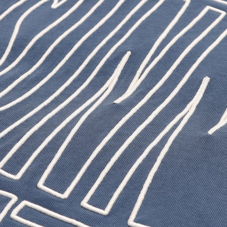 big logo big tee