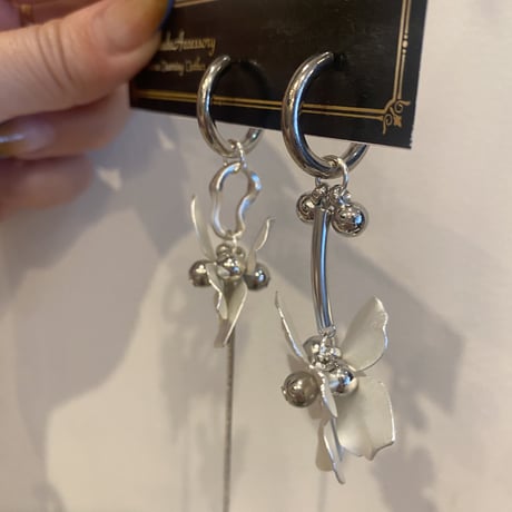 大ぶりフラワーピアス