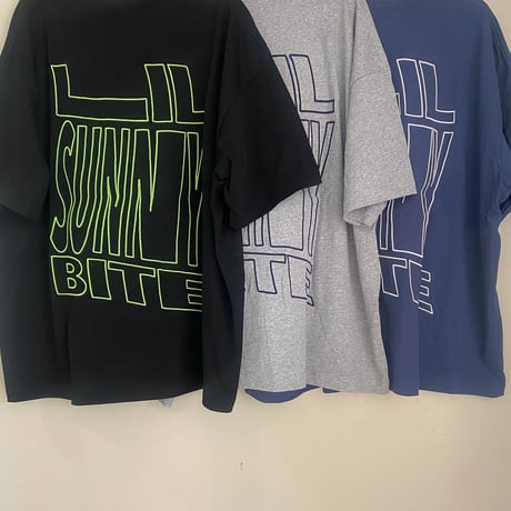 big logo big tee