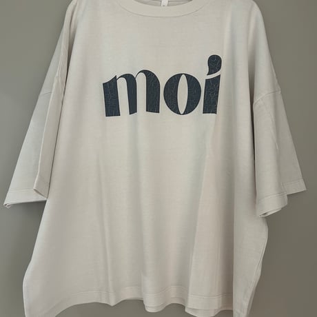 moi ロゴプリントTシャツ