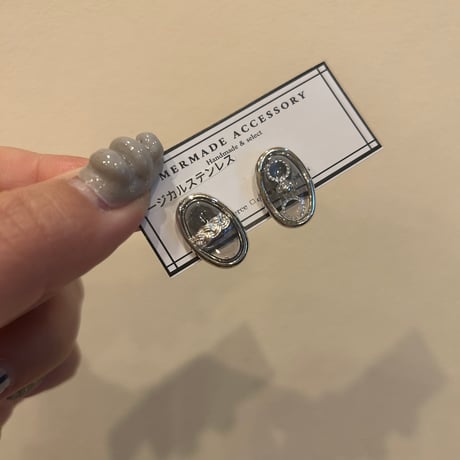 ミニオーバルピアス