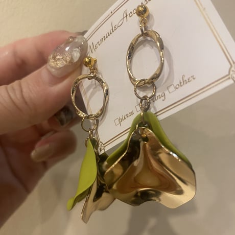 ゴールドピアス（イヤリング変更可能）