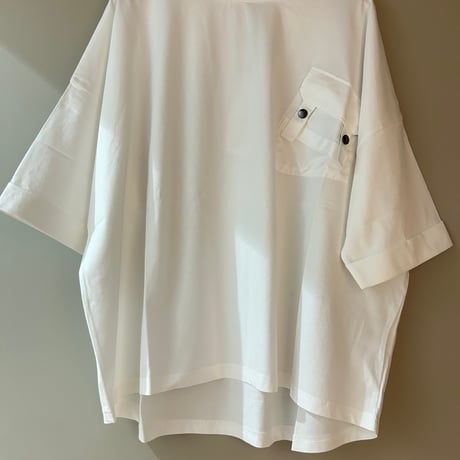 フラップ胸ポケットtee