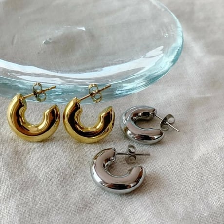 立体フープピアス