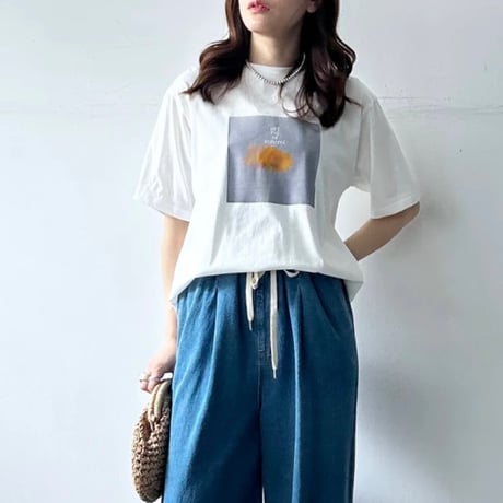 コンパクトフラワープリントTシャツ