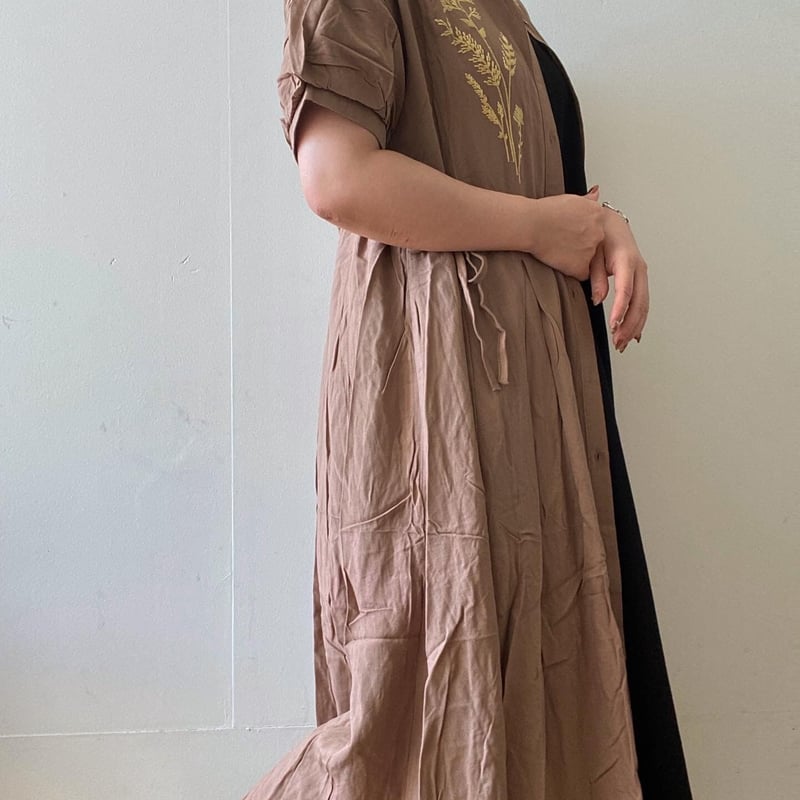 刺繍入り★蝶々のシャツワンピース✭Aラインゆったり✭魅力的　薄地 シャツワンピース レディース 春秋 人気ワンピース ロング丈