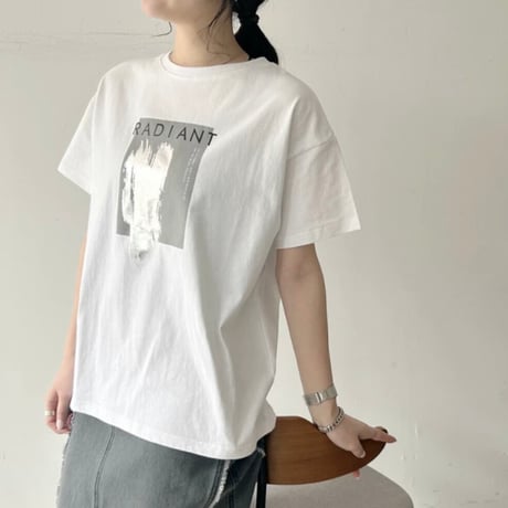 スクエア箔プリントTシャツ