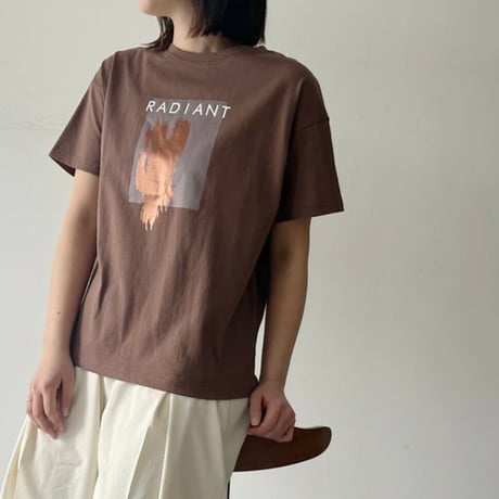 スクエア箔プリントTシャツ