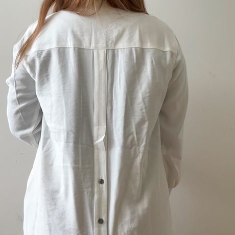 バックボタンシャツ
