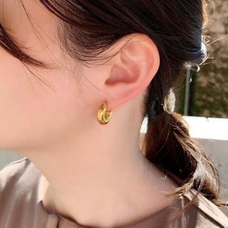 立体フープピアス
