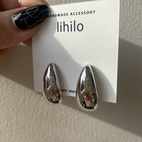 シンプルしずく型ピアス