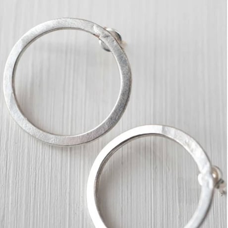 ラフサークルスタッズピアス