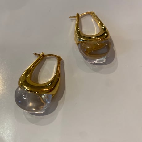 しずく型クリアピアス