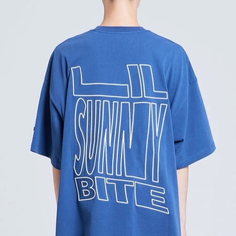 big logo big tee