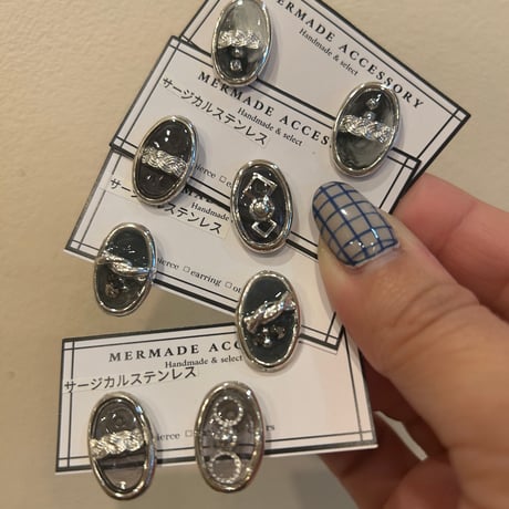 ミニオーバルピアス