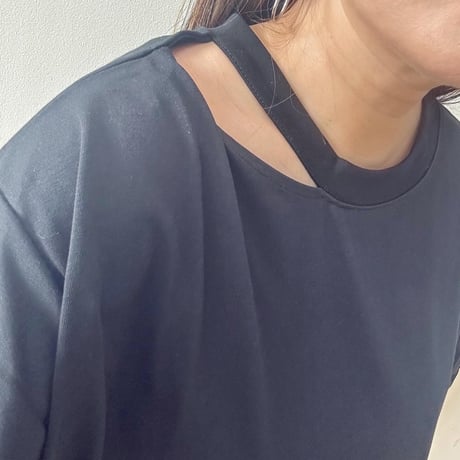 ネックデザイントップス