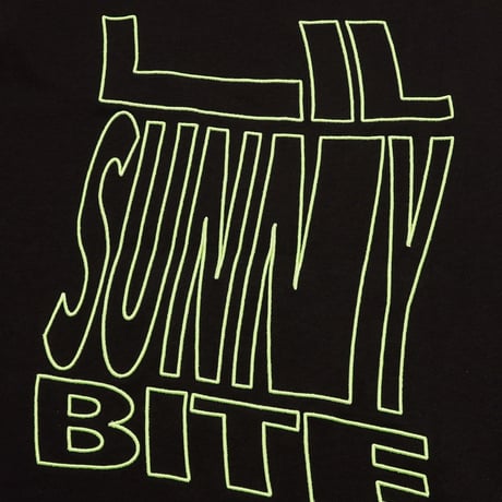 big logo big tee