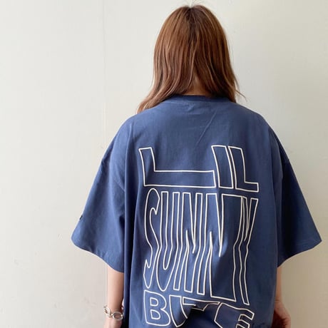 big logo big tee