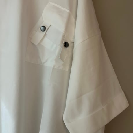 フラップ胸ポケットtee