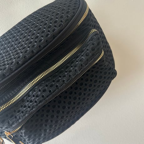 ドットメッシュボディバッグ