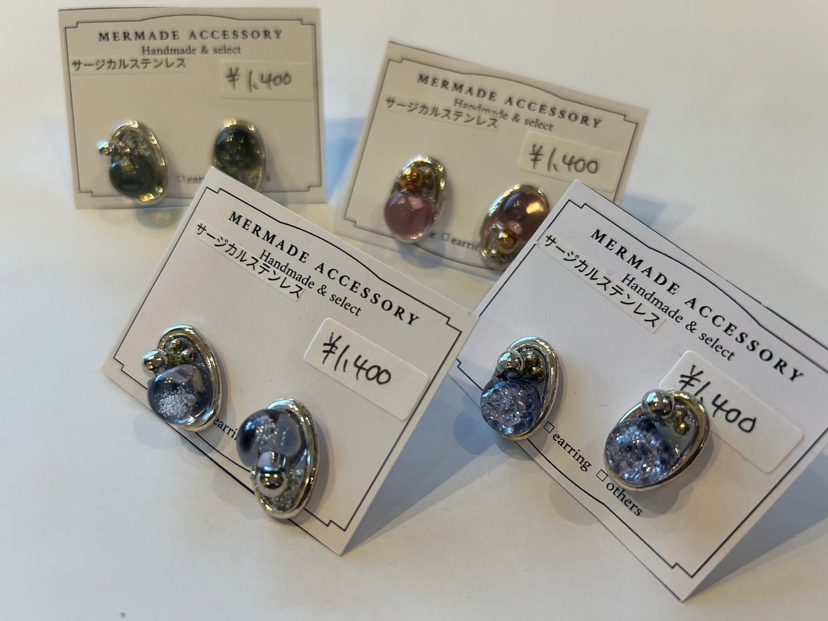 カラークリアミニピアス | HEARTS