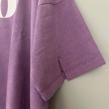 moi ロゴプリントTシャツ