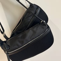ハーフムーンショルダーバッグ