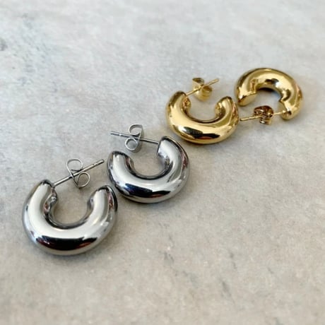 立体フープピアス