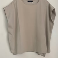タックブラウス