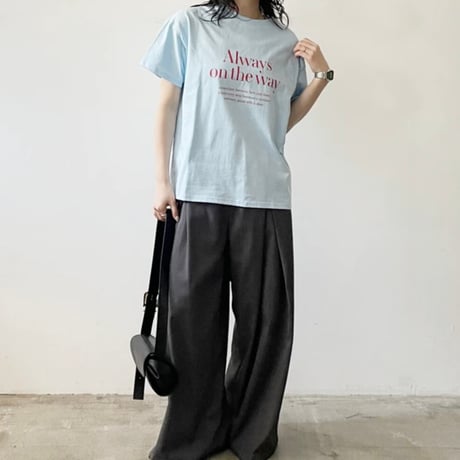 ロゴプリントTシャツ