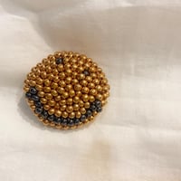 ニコちゃんブローチ