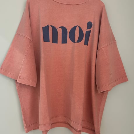 moi ロゴプリントTシャツ