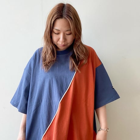 big logo big tee