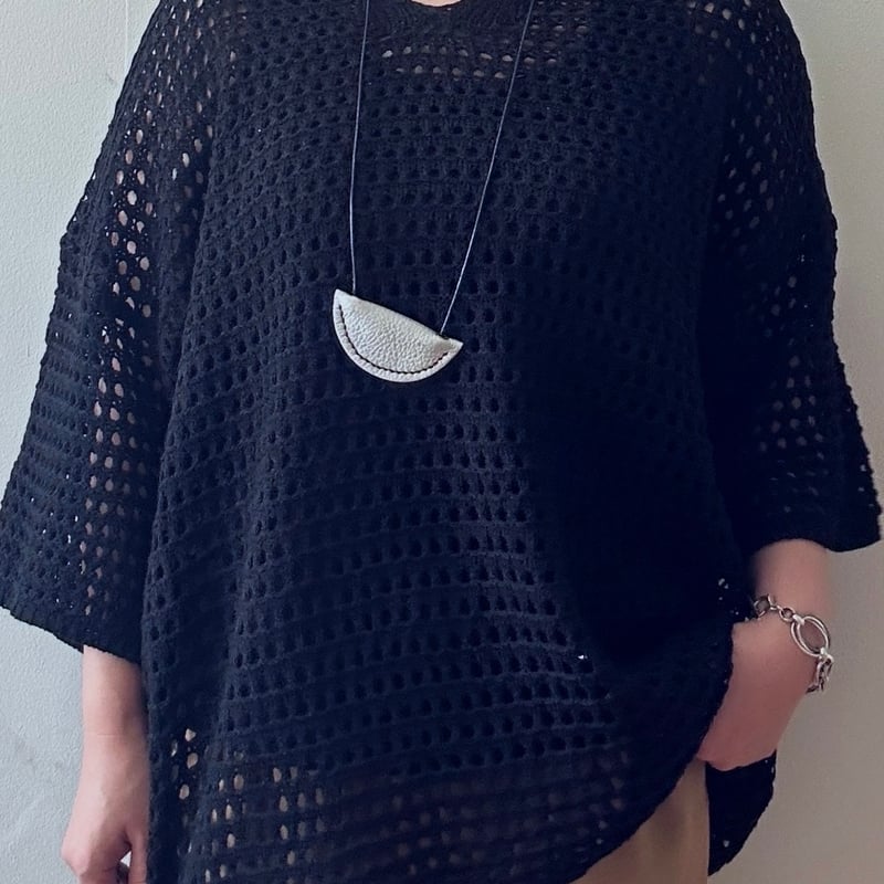 Vネックメッシュニット | HEARTS