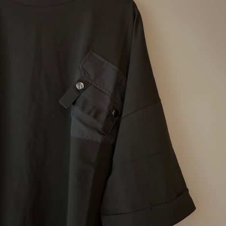 フラップ胸ポケットtee