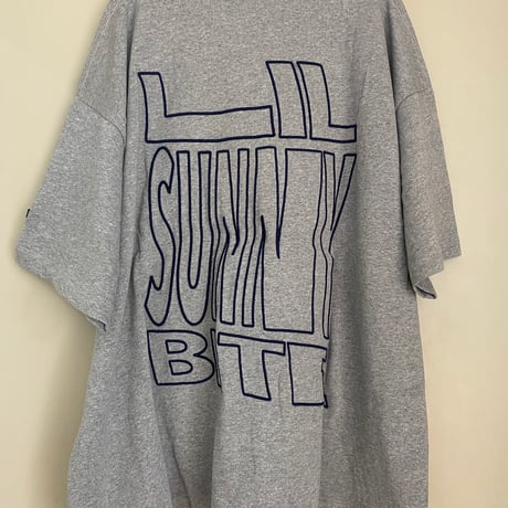 big logo big tee