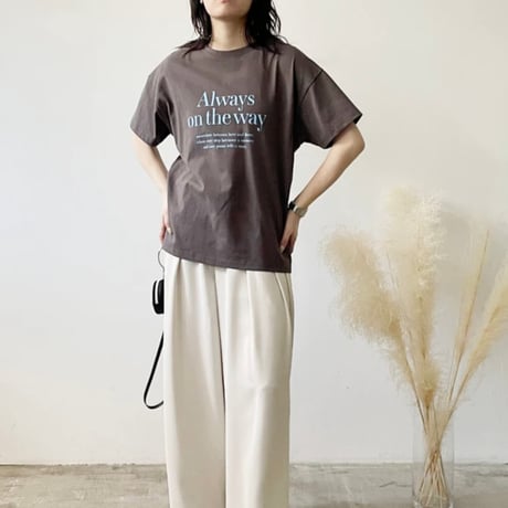 ロゴプリントTシャツ