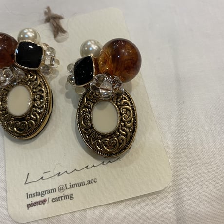 antique button ② ピアス