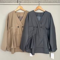 ショートぺプラムジャケット