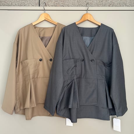 ショートぺプラムジャケット