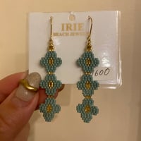 3連フラワービーズピアス（イヤリング変更可）