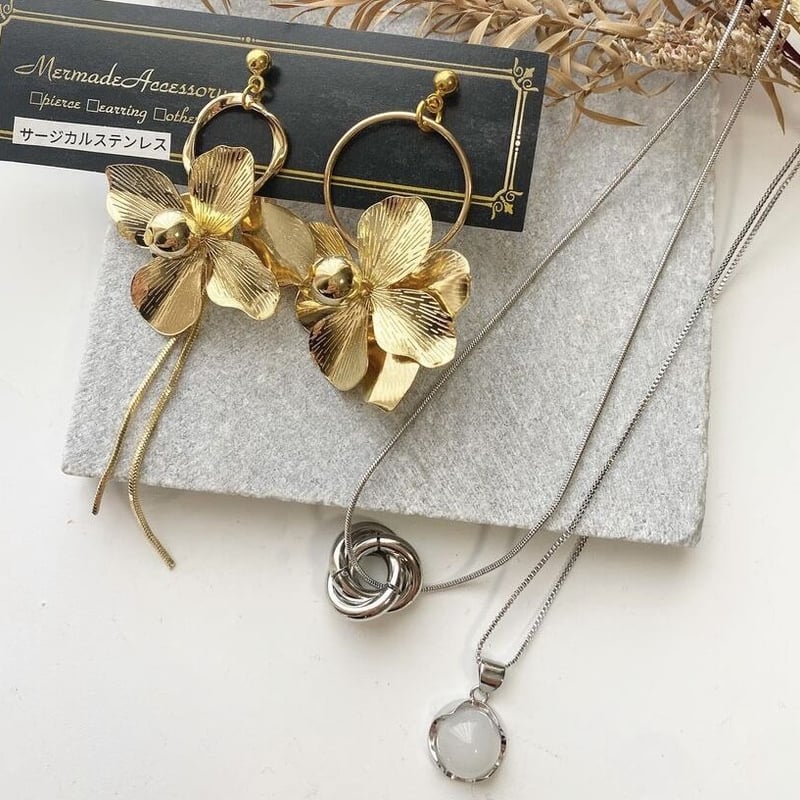 大ぶりフラワーピアス | HEARTS