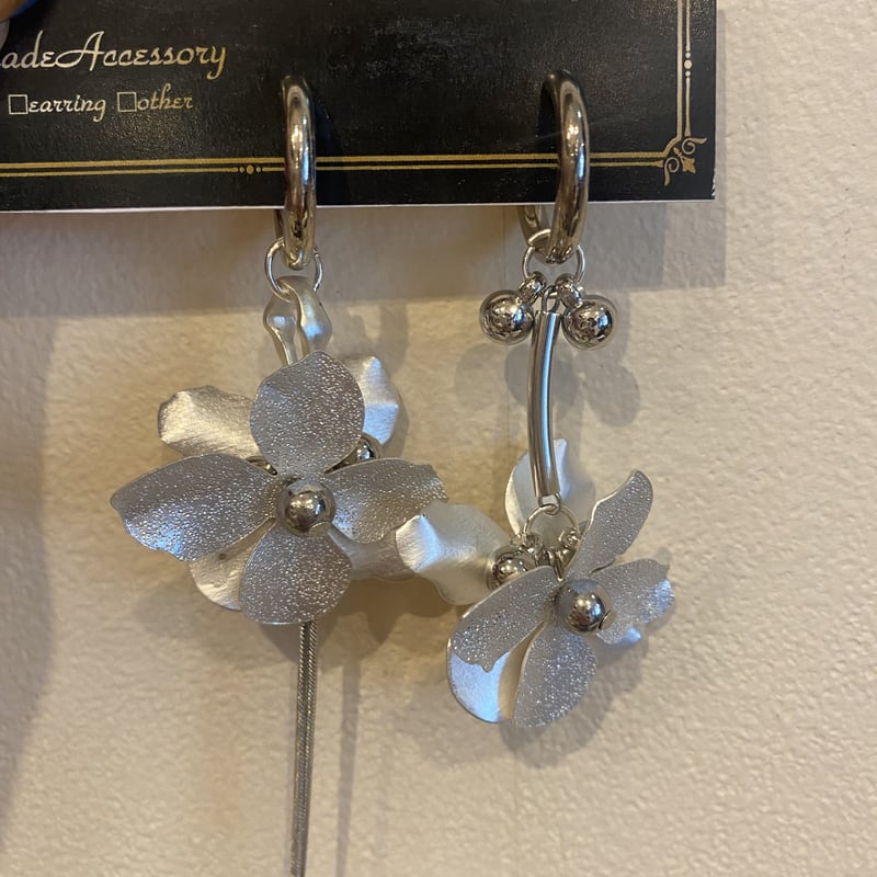 006 アクリル 大ぶり フラワー ピアス イヤリング ハンドメイド 006 アクリル 大ぶり フラワー ピアス イヤリング ハンドメイド