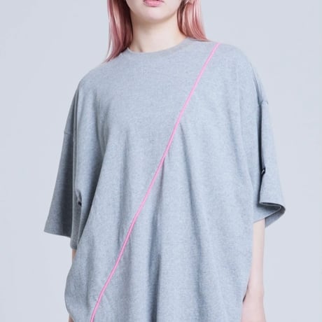big logo big tee