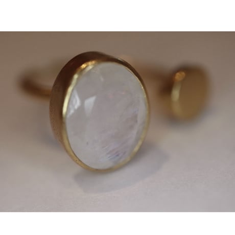Open Ring Moon Stone/round plate