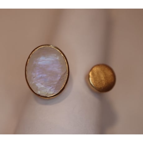 Open Ring Moon Stone/round plate