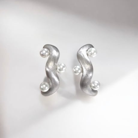 Waves I ピアス （シルバー色）